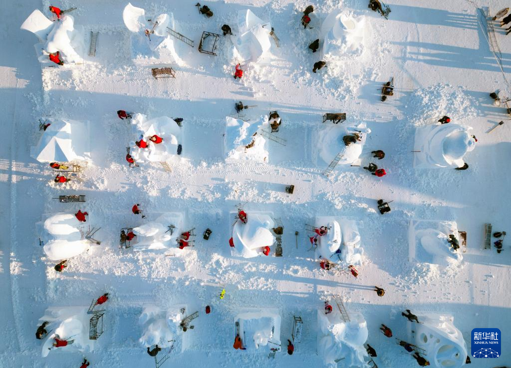 第26届中国·哈尔滨国际雪雕比赛正在哈尔滨太阳岛雪博会园区举行